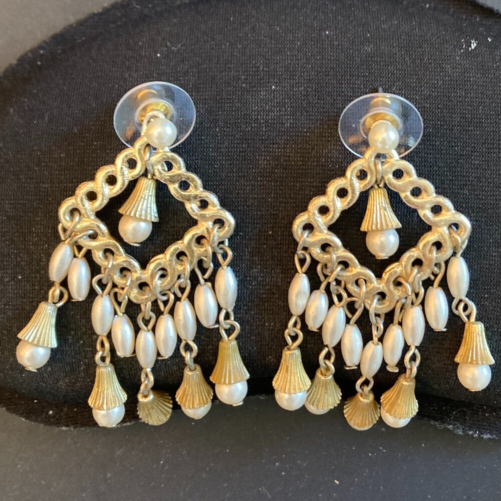 Vintage gold and pearl style earrings